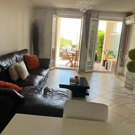 2 Pieces Vue Mer Avec Jardin Piscine * Nice