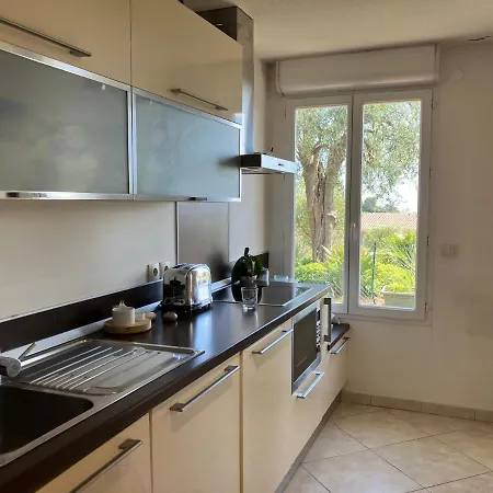 Apartment 2 Pieces Vue Mer Avec Jardin Piscine Nice